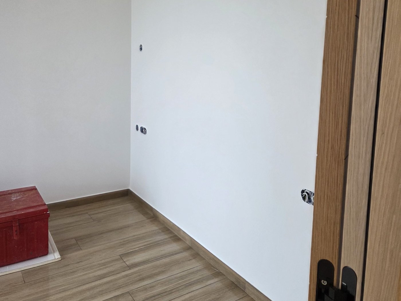 Appartement Bandol · chambre rénovée, parquet et porte chêne posée