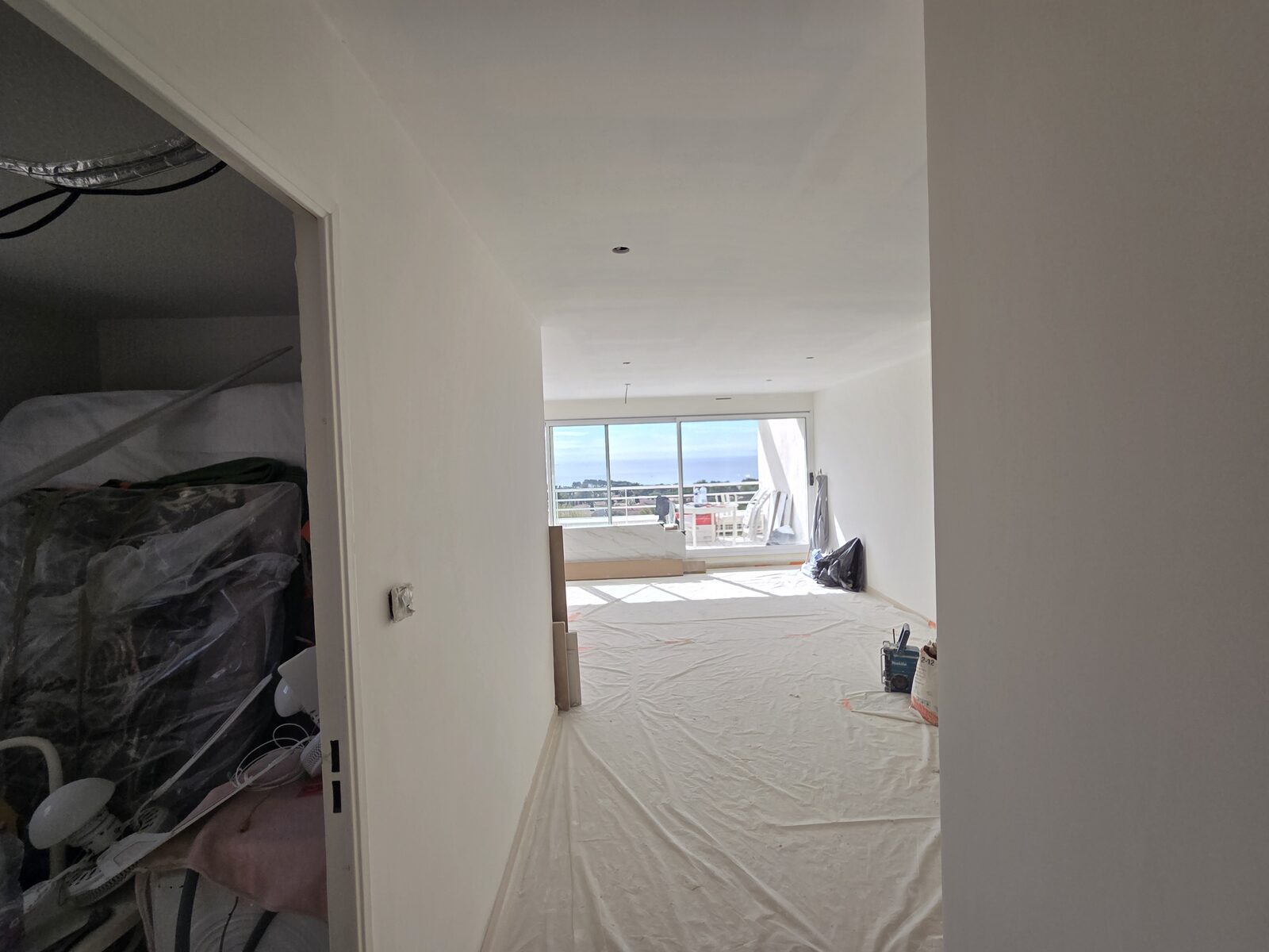 Mise en peinture d'un appartement avec vue mer