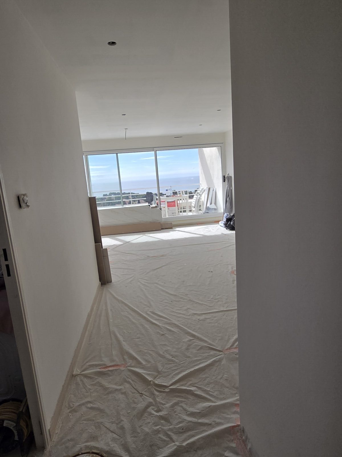 Finition d'un appartement vue mer après travaux